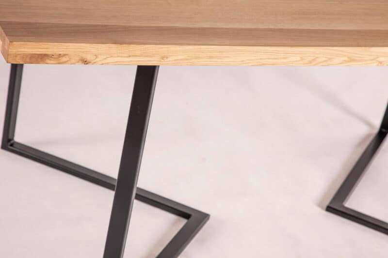 Nowoczesne biurko z metalowymi nogami LUBNIS • VratislaviaMeble
